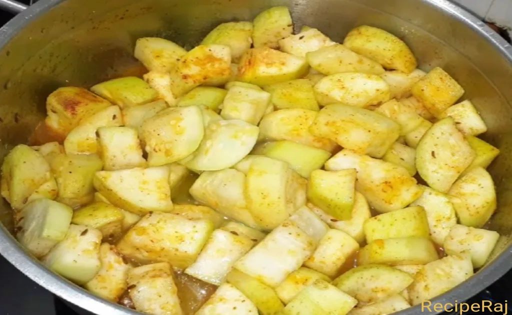Lauki Shimla Mirch (Boiled Lauki)