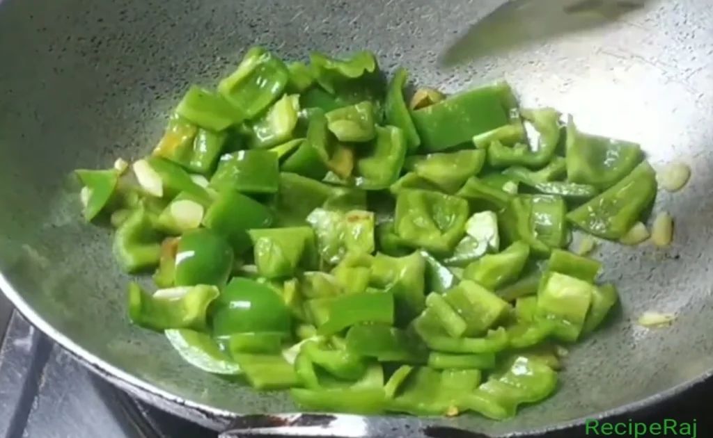 Lauki Shimla Mirch (Fried Shimla)